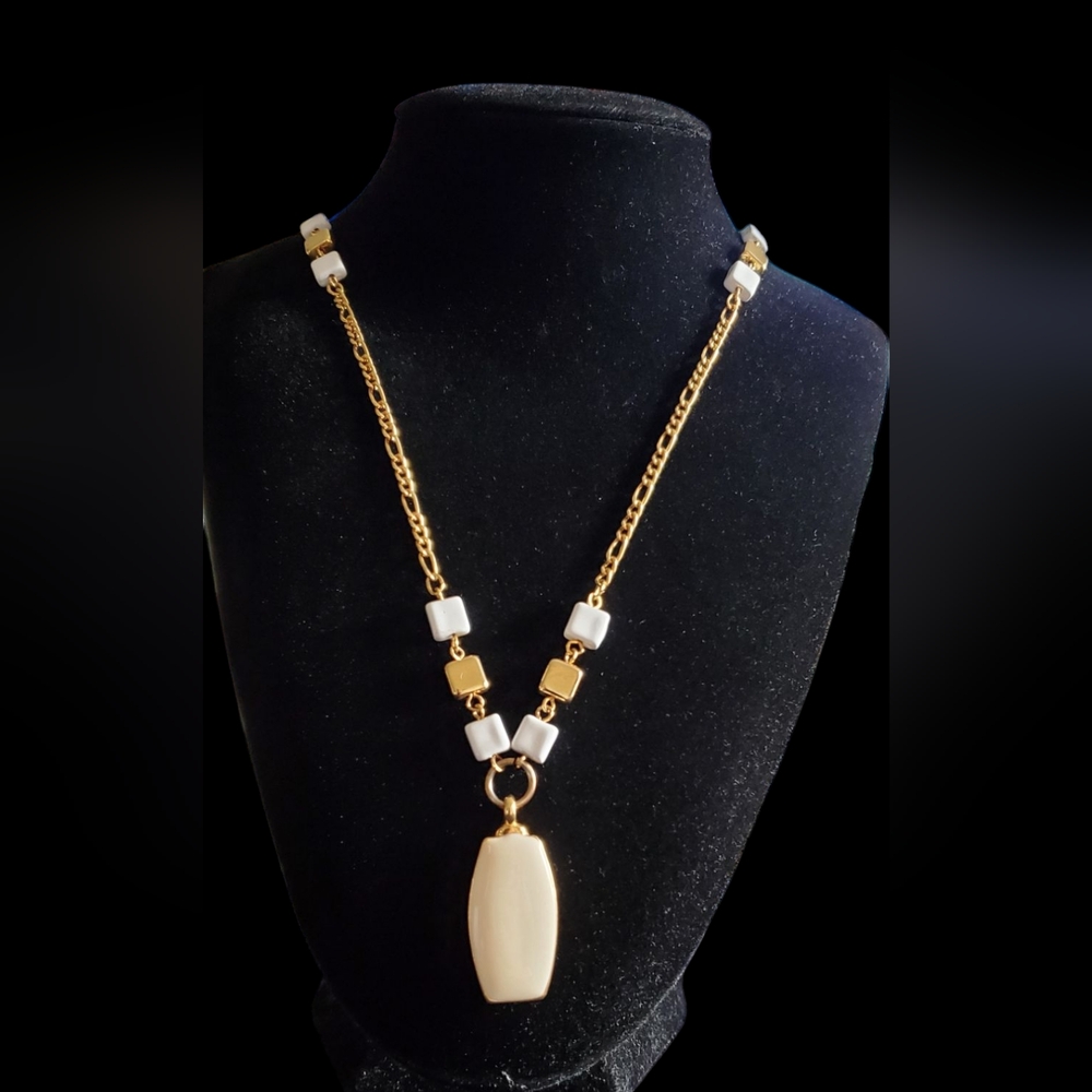 Vtg. Cotume Necklace